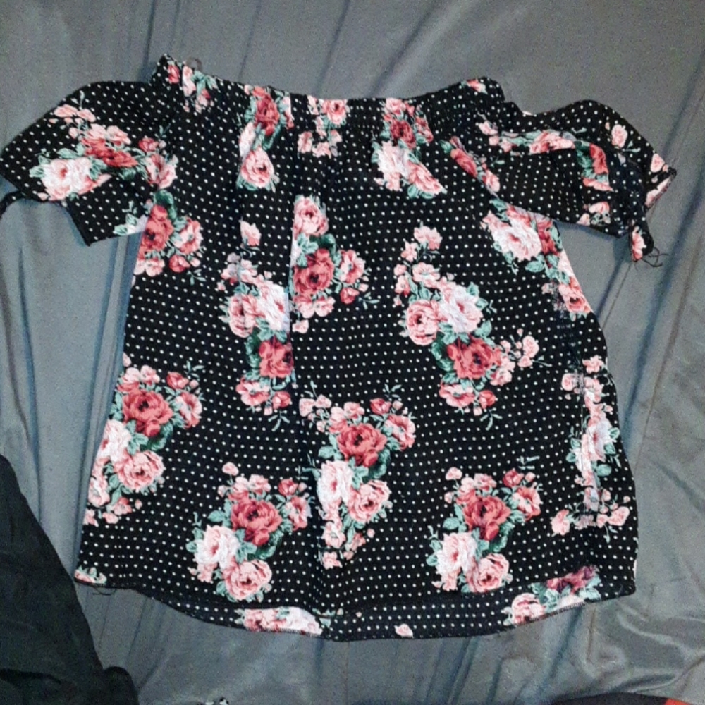 Chidrens off shoulders t-shirt